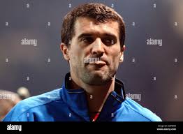 Manchester United's Roy Keane (second left) complains to referee Neale  Barry about a elbow incident involving Ipswich Town's Chris Makin during  the FA Barclaycard Premiership game between Manchester United and Ipswich at