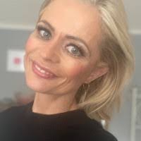 Lisa Bienvenu's Instagram, Twitter & Facebook