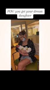 @Dafuqq ive always dreamed of baving a daughter & i got my blue eyed brown  hair baby girl 🥹🥹❤️