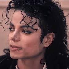 DESCRIBE Michael Jackson the king of pop 🙂🥰