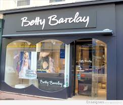 Enseigne Et Facade Magasin Betty Barclay Cherbourg Deco Salon De Coiffure Enseignes Magasin Salon De Coiffure
