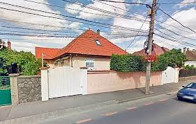 Faptul că edilul sibiului deţine şase. Incident La Casa Lui Klaus Iohannis Din Sibiu Pachet Suspect Aruncat In Curtea PreÈ™edintelui Suceavalive