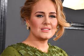 Adele tends to keep things low key but she surfaced for a rare public appearance at the weekend, hanging out courtside at the 2021 nba finals. Adele Die Sangerin Aussert Sich Zu Ihrem Gewichtsverlust Gala De