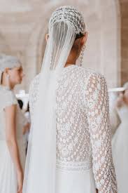Pero eso no quiere decir que tengas que descuidar la elección de teniendo bien claro que la comodidad no está reñida con el estilo ni con la moda, en la colección 2015 de rosa clará encuentras una gran variedad de. Desde El Backstage Rosa Clara 2020 Tendencias De Bodas Magazine Blog