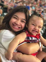 Happy Friyay everyone!!! QOTD: How are you going to spend this  weekend?🌈❤️🤗 #friyay #sunnyday #weekendvibes 😆🙌🏼✌🏼