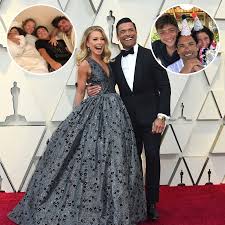 Meet him under the mistletoe! Kelly Ripa And Mark Consuelos Cutest Photos With Their Kids