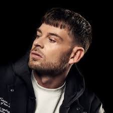 Ellis Moss's Instagram, Twitter & Facebook