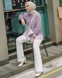 Jilbab warna marun bisa diaplikasikan dengan pakaian warna apapun baik yang lebih gelap maupun yang lebih terang. Inspirasi Outfit Hijab Warna Lilac Yang Lagi Kekinian Ala Selebgram Semua Halaman Stylo