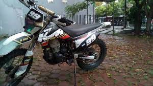 Banyak banget kan fiturnya ^^ buruan download, obrolan di wa ga seru tanpa stiker lucu dan keren yang kamu buat sendiri di aplikasi buat stiker wa sendiri. Decal Stiker Motor Viar 150 Atau Viar 200 Cc Full Body Full Custom Shopee Indonesia