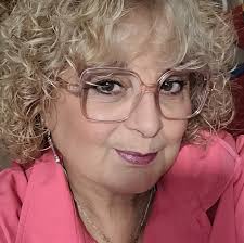 Hi, Can you grab a taxi easy enough at the airport in Sal or is it best to  pre book a cab/transfer? Any local driver recommendations? What's the going  rate from the