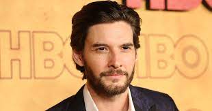 Shadow and bone is an upcoming fantasy streaming television series developed by eric heisserer and 21 laps entertainment for netflix that is scheduled to premiere on april 23, 2021. Reactions To Ben Barnes Joining Netflix S Shadow And Bone Popsugar Entertainment