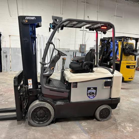 Crown RR-5210-35 Forklift