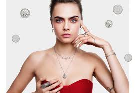 Cara delevingne (pronounced delaveen, born 12 august 1992), british fashion model and actress. Video Cara Delevingne Shows Off The Rose De Vents Collection From Dior Joaillerie