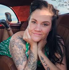 Say hello to my little friend. 2i0 ស្នមតមិ oe GNikkiGnomes GN Nikki Gnomes