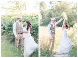 Décorez votre pièce montée mariage, votre wedding cake et votre gâteau de mariage avec notre immense sélection de sujets et figurines de mariage, trouvez votre couple de mariés original, humoristique, classique ou plus traditionnel. Seance Couple Nature En Correze Clemence Aresu Photographe De Mariage