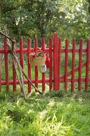 33 Canada Day Party Decorations And Ideas For Outdoor Home Decor Red Cottage Garden Gates Cottage Garden