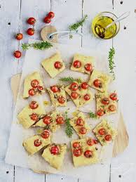Focaccia Aux Tomates Ail Huile D Olive Et Sarriette Petit Bec Gourmand