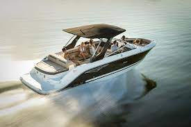 Sea Ray Is One Of The Most Popular Brands Around One Look At The 280 Slx And You Ll Understand Why New For 2017 Boatdesign Sea Ray Boat Boat Bowrider