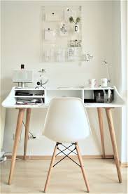 16 Idees Futees Pour Un Bureau Design Et Organise A La Maison Bureau Design Idee Deco Bureau Et Chaise Fauteuil