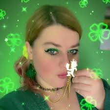 What was the other skate stop in the New Gate Mall in the early 2000s  besides Zumiez?