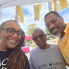 Family came through... Cousin Greg, Crystal Herbert and Corrine, Courtney  and the grands. Feeling the love.