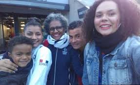 Les gymnastes s'exécutent en musique sur un praticable de 13m2, à la corde, au cerceau, au ballon, aux massues ou au ruban. Gym Aux Internationaux De France Marine Boyer Illumine Bercy La Marne