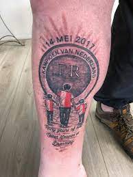 Find and save the latest tattoo trends, from hand poked best friend tattoos, black and white pieces to colorful flower motifs. Fsv De Feijenoorder On Twitter Vanmorgen Is Op Varkenoord De Allerlaatste Foto Van Een Feyenoord Tattoo Gemaakt Voor Het Boek Feyenoordforever Deze Supporters Lieten Vorig Jaar Na Het Kampioenschap Allemaal Dezelfde Tattoo Zetten
