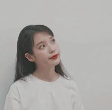 It's just like other people, whenever a cool person comes out on tv, my ideal type of man change. lee ji eun or people generally known as iu is one of the most popular south korean. R O S I E Rambut Pendek Selebritas Gadis Cantik
