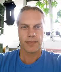 Mike Melzer's Instagram, Twitter & Facebook