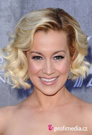 The smooth and straight hair is one of the attributes of grace and charm. Kellie Pickler Celebrity Hairstyles On Easyhairstyler