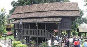 Ukiran pada dua belas buah rumah di kelantan dan terengganu adalah merujuk kepada lukisan terukur di pusat kajian alam melayu (kalam) utm show full abstract akan membentangkan kajian analisa rekabentuk ukiran dan motif yang digunakan pada rumah tiang dua belas di kelantan dan. Smart Travel Travel Guide Application