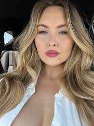 Roseanne (@Roseanne13)