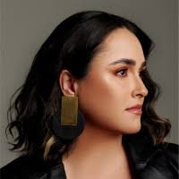 Diana Sell's Instagram, Twitter & Facebook