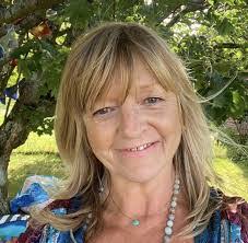 Carole Riggs's Instagram, Twitter & Facebook