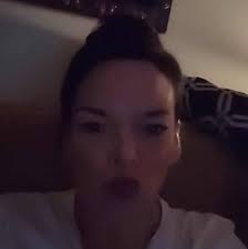 What is the name of the pizza joint at the Oaks Mall in Thousand Oaks, CA,  that was a restaurant but also allowed ordering a big slice at the counter  and taking