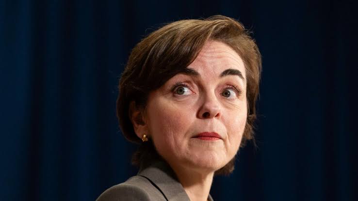 Quebec Premier Christine Fréchette remains cautious about tentative Trump-Carney deal as 3-day tariff pause takes effect