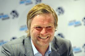 17926591-Scottish Cup Hero Bobby Lennox at Hampden talking about the  Scottish Cup that has just been recognised by The Guiness Book of World  Records as a record breaker in two different categories -