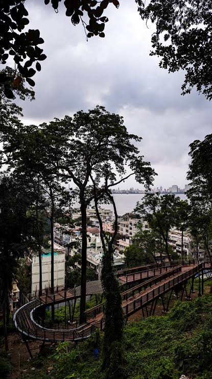 Is this a Viewing Gallery Being Built ?? : r/mumbai