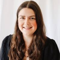 300+ profilů „Hancock“