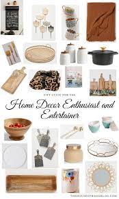 Chelsee From The House Of Hood Blog Shares Her Gift Ideas For The Home Decor Lover And Entertainer A Round Up Of 22 Items Mom Birthday Crafts Gifts Aunt Gifts