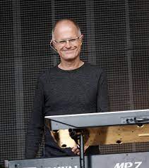 Martin stoeck war 20 jahre lang drummer bei der band pur, und hatte unter anderem als schlagzeuger die kölner karnevalsband paveier begleitet. 8pmcjccpccu6mm