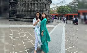 Raveena Tandon And Daughter Rasha Offer Prayers At Trimbakeshwar Temple.  See Pics