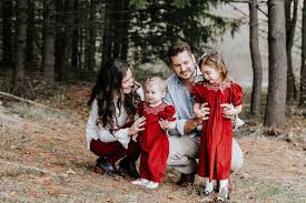 Family christmas photo outfit ideas. What To Wear For Family Photos Outfit Ideas For Holiday Family Photos