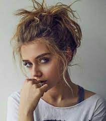 These are hairstyles for girls that can be done quickly at home and stay in place all day. Girls Tumblr Lour 95 Hair Styles Hairstyle Female Portrait