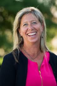 Amy Walling's Instagram, Twitter & Facebook