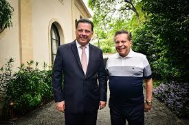 His son is fellow player carlos alexandre torres and his daughter andrea torres. Governador Marconi Perillo Se Reune Com O Empresario Carlos Alberto Oliveira Andrade Representante Da Marca Chery No Pais Flickr