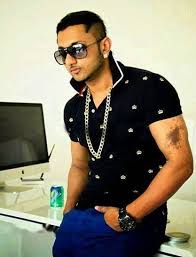 Honey singh age is 34 years as in jan 2018, his height is 5'8(173 cm) and weight is 73 kgs(161 lbs).his body measurements are chest 42 inches, waist 32 inches and biceps 16. ØªØ§Ø§ ØªØªØ§ A0532183565 Profile Pinterest