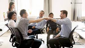 11 Office Hoteling Pros Cons For Hybrid Work Model