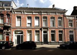 Het landgoed ontleent zijn grandeur o.a. Nieuwe Villa Voor Guus Meeuwis Deze Parels Had Hij Ook Kunnen Kopen Indebuurt Tilburg