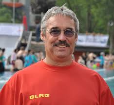 Bewährte Helfer am Beckenrand